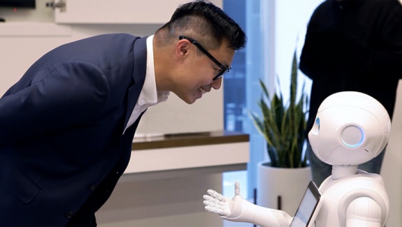 Pepper, znany na całym świecie robot, będzie jeszcze łatwiej się komunikował BIZNES, IT i technologie - Pepper, znany na całym świecie, sympatyczny robot, będzie jeszcze łatwiej się komunikował