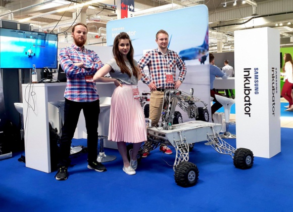 Polski łazik marsjański w finale międzynarodowego konkursu LIFESTYLE, IT i technologie - Grupa Legendary Rover z Politechniki Rzeszowskiej konkuruje właśnie w USA z zespołami z całego świata o zwycięstwo w międzynarodowym i najbardziej prestiżowym konkursie robotów University Rover Challenge.