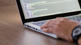 Rusza bootcamp Android Developer BIZNES, IT i technologie - Popyt na specjalistów programujących dla systemów mobilnych systematycznie rośnie. Wychodząc naprzeciw oczekiwaniom rozwijającego się rynku pracy Kodołamacz.pl rusza z bootcampem Android Developer zapewniający największą ilość godzin warsztatowych.