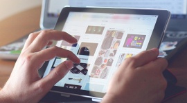 Nowość w reklamie internetowej - Nano INSIST BIZNES, IT i technologie - Do Polski wchodzi właśnie rewolucyjne na rynku europejskim rozwiązanie reklamowe, oparte o intencje zakupowe badane w czasie rzeczywistym – Nano INSIST (Instant Search-intent Targeting). Co ważne, nie wykorzystuje ono „ciasteczek”.