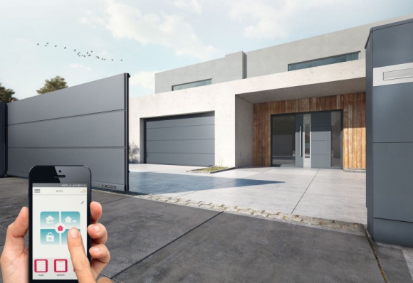 Wyższy poziom bezpieczeństwa i komfortu z inteligentnym domem BIZNES, IT i technologie - Dla większości Polaków dom to nie tylko centrum życia rodzinnego, ale także miejsce odpoczynku i relaksu. To przestrzeń, w której pragniemy czuć się komfortowo, bezpiecznie i swobodnie.