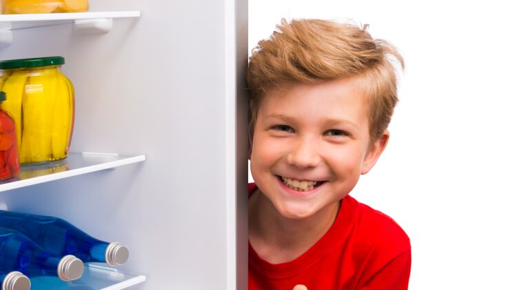 IFA 2018: świeżość ON – Amica Fresh System™ nowe produkty, usługi, technologie - Międzynarodowa Wystawa Elektroniki Użytkowej i Sprzętu AGD w Berlinie to doskonała okazja do zaprezentowania sprzętów, które od ubiegłego roku zyskały sobie jeszcze większe grono sympatyków. Wśród nich znalazły się lodówki Amica ze specjalnym filtrem FreshON, który umożliwia zachowanie świeżości produktów na dłużej. Eliminuje on wytwarzany przez psujące się warzywa i owoce etylen, dzięki czemu pozostają soczyste i pełne wartości odżywczych przez wiele dni. Amica Fresh System™ to oszczędne, ekologiczne i dopasowane do indywidualnych potrzeb rozwiązanie, które z roku na rok zyskuje na popularności.