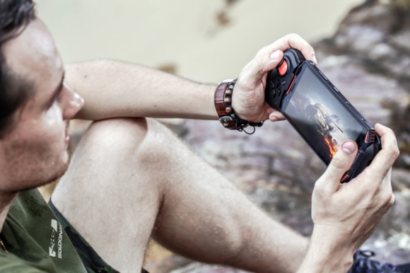 Doogee S70, pierwszy wytrzymały smartfon dla graczy LIFESTYLE, IT i technologie - W czwartym kwartale 2018 roku na polskim rynku zadebiutuje Doogee S70, który w innowacyjny sposób łączy w sobie cechy smartfona gamingowego oraz urządzenia o podwyższonej wytrzymałości. Jego parametry techniczne zadowolą wymagających graczy.