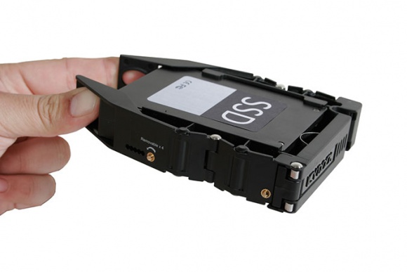 Icy Dock EZ-FIT MB990SP-B - adapter lekki jak piórko LIFESTYLE, IT i technologie - Icy Dock EZ-FIT MB990SP-B to uchwyt konwertujący dyski HDD i SSD 2,5" tak, aby pasowały do zatoki 3,5".