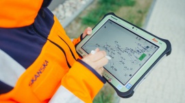 Toughpad FZ-G1 – przenośne biuro na placu budowy BIZNES, IT i technologie - Panasonic dostarczył firmie Skanska około 100 wzmocnionych tabletów FZ-G1. Urządzenia te wdrożono na placach budowy, gdzie zapewniają inżynierom dostęp do informacji projektowych, umożliwiają pracę z oprogramowaniem CAD i BIM oraz korzystanie ze specjalistycznych aplikacji.