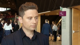 Inteligentna podłoga wytworzy prąd z ludzkich kroków. Rozwiązanie pozwoli zasilić w energię całe miasta