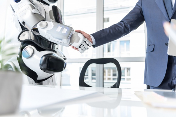 Robot-asystent. Poznaj go na konferencji LIFESTYLE, IT i technologie - Wyobraź sobie biuro, w którym każdy pracownik ma asystenta, czyli pomocnika wyręczającego go w wypełnianiu dokumentów lub w kopiowaniu danych. Pracującego szybciej i efektywniej od człowieka, bo jest… algorytmem. Jak go zatrudnić?