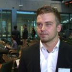 Nadchodzi rewolucja w płatnościach elektronicznych. Powstają rozwiązania pozwalające płacić w tle, bez wyjmowania smartfona z kieszeni