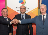 Wrocław bada rozwiązania Internetu Rzeczy we współpracy z firmami Tauron i Ericsson technologie, ekonomia, biznes, finanse - Rozwój usług na potrzeby inteligentnego miasta przy wykorzystaniu Internetu Rzeczy to cel projektu zainicjowanego przez miasto Wrocław, Tauron i firmę Ericsson. Będzie to pierwsze tego typu przedsięwzięcie w Polsce realizowane dla dużego miasta.