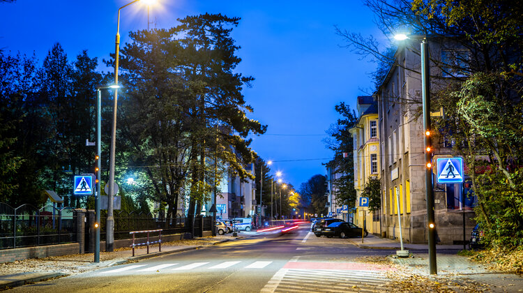 Energetyka wkracza na miejskie „zebry” styl życia, technologie - Nowoczesna technologia wkracza szeroko w życie mieszkańców współczesnych miast. Elektromobilność, inteligentne oświetlenie, a teraz inteligentne przejścia dla pieszych to kolejne inicjatywy TAURONA zwiększające poczucie bezpieczeństwa i komfort mieszkańców południowej Polski.