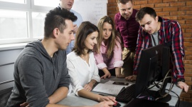 Nie daj się wymienić na robota! – nowa kampania szkoły programowania Codecool LIFESTYLE, IT i technologie - Już za dziesięć lat 90 proc. obecnych kompetencji zawodowych ulegnie dezaktualizacji – wynika zbadania „Future of Skills. Employment in 2030” .