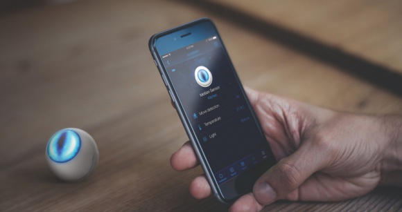 Smart home w technice okiennej i drzwiowej. Co umożliwia technologia? BIZNES, IT i technologie - System inteligentnego domu może sterować oknami, roletami czy też drzwiami. W połączeniu z automatyką budynkową zwiększa bezpieczeństwo budynku, ułatwia codzienne czynności domownikom i chroni przed marnotrawieniem energii cieplnej i elektrycznej.