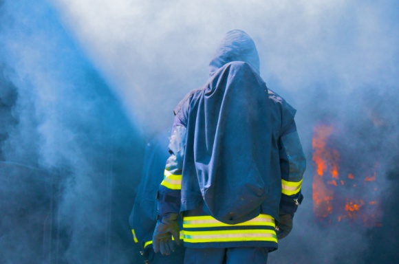 Gdy skuteczna komunikacja może uratować ludzkie życie BIZNES, IT i technologie - Nieznośnie wysoka temperatura, ciemność, hałas, dym, stres. Z tym na co dzień muszą mierzyć się strażacy w trakcie akcji gaszenia pożaru. Tych samych trudności mieli okazję doświadczyć na własnej skórze pracownicy krakowskiego oddziału firmy Motorola Solutions.