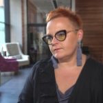 Branża gastronomiczna eksperymentuje ze sztuczną inteligencją. Powstały także automaty do nalewania napojów i robo-kelnerzy