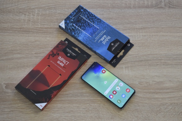 Szkło hybrydowe, ale po co?...czyli o jakości i bezpieczeństwie słów kilka LIFESTYLE, IT i technologie - Aby zabezpieczyć swój sprzęt, najczęściej sięgamy po produkty typu szkło hartowane albo folia. Należy jednak pamiętać, że producenci oferują pod tymi samymi nazwami przeróżne materiały o różnej specyfikacji. Co tak naprawdę kupujemy?