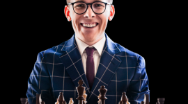 DLACZEGO KOMPUTER ZAWSZE WYGRA Z CZŁOWIEKIEM W SZACHY? BIZNES, IT i technologie - Szachy to planszowa gra strategiczna, znana w każdej kulturze oraz cywilizacji. Wymaga m.in. sztuki strategicznego myślenia, koncentracji oraz doskonałej umiejętności planowania. Michał Kanarkiewicz wyjaśnia, dlaczego komputer zawsze wygra z człowiekiem w szachy.