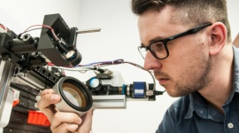 Kosmiczne technologie powstają we Wrocławiu BIZNES, IT i technologie - Wrocław jest jednym z najważniejszych w kraju ośrodków rozwoju technologii kosmicznych. Przekonamy się o tym już 17 października podczas Made in Wrocław w Centrum Kongresowym przy Hali Stulecia.