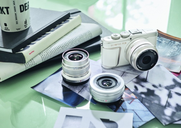Olympus zaprezentował innowacyjny aparat PEN E-PL10 BIZNES, IT i technologie - Lekki, stylowy, przestronny i wyposażony w szereg kreatywnych funkcji - to wszystko łączy w sobie PEN E-PL10. Nowy sprzęt marki Olympus przeznaczony jest przede wszystkim dla początkujących fotografów oraz osób, które szukają alternatywy dla zdjęć wykonywanych smartfonem.