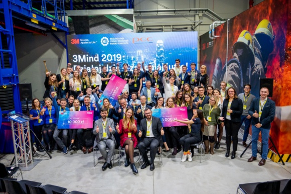 Młodzi naukowcy zmieniają świat! Znamy zwycięzców IV Edycji Konkursu 3Mind BIZNES, IT i technologie - 29 listopada w Centrum Szkoleniowym 3M we Wrocławiu odbyła się konferencja oraz gala finałowa IV Edycji Konkursu 3Mind, którego celem jest wspieranie projektów Kół Naukowych z całej Polski działających w obszarze STEM.