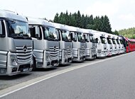 Telematyka – nie taka straszna, jak ją malują technologie, transport - Ponad 78 proc. przewoźników dostrzega mniejsze zużycie paliwa sięgające nawet 20 proc. w skali roku, po wprowadzeniu rozwiązań telematycznych w przedsiębiorstwie. 1 na 5 właścicieli firm przewozowych zauważa większe wykorzystanie floty o ponad 20 proc.[1] Ponadto połowa przewoźników dostrzega zwiększenie poczucia bezpieczeństwa kierowców. Mimo dostrzegalnych korzyści wciąż wielu przewoźników ma obiekcje przed wprowadzeniem nowoczesnych rozwiązań. O mitach krążących na temat telematyki w transporcie – mówi Tomasz Czyż, ekspert marki GBOX.