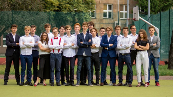 Robot skonstruowany przez nastolatków z Polski na FIRST Robotics Competition BIZNES, IT i technologie - Ekipa trzydziestu 15-18-latków z Warszawy i Bielska-Białej stworzyła robota, który powalczy w Turcji o finał międzynarodowego konkursu FIRST Robotics Competition. Pokazom uczestników zawodów będą przyglądać się m.in. przedstawiciele NASA, Google, Apple i Boeing.