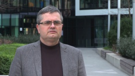 Z powodu pracy zdalnej podczas pandemii gwałtownie wzrosła ilość przesyłanych danych. Naraża to firmy na ich utratę, co może kosztować miliony BIZNES, - W ciągu ostatniego roku ilość danych, którymi zarządzają firmy na świecie, wzrosła o 40 proc. Pandemia koronawirusa sprawiła, że tempo to przyspieszyło w pierwszych miesiącach tego roku, chociażby ze względu na przejście większości przedsiębiorstw na tryb pracy zdalnej. Wzrost ilości danych to jednak przede wszystkim wzrost ryzyka ich utraty, co może skutkować dużymi stratami finansowymi. Jak wynika z nowego badania Dell Technologies, największym zagrożeniem dla bezpieczeństwa danych jest dziś rosnąca liczba cyberataków. Może być to także awaria sprzętu czy zwykły błąd ludzki skutkujący wykasowaniem danych. W ciągu ostatniego roku aż 82 proc. organizacji miało do czynienia z takimi zakłóceniami w swojej działalności.