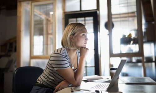 Jak zarządzać pracownikami podczas pracy zdalnej