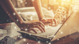 Home office a systemy ECM – jak ułatwić pracownikom pracę zdalną? BIZNES, IT i technologie - W czasach, w których pozostanie w domu i zachowanie wszelkich środków ostrożności w zakresie ochrony zdrowia jest kluczowe, zapewnienie pracownikom możliwości pracy zdalnej staje się ważniejsze niż kiedykolwiek wcześniej.