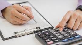 Digitalizacja i automatyzacja księgowości – czy przyspieszy po pandemii? BIZNES, IT i technologie - Technologie oparte na chmurze czy sztuczna inteligencja to pojęcia, które coraz śmielej wkraczają w życie współczesnych księgowych. Rosnąca grupa firm decyduje się na zastępowanie papierowego obiegu dokumentów systemami skanowania i elektronicznego obiegu faktur.