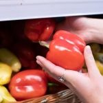 Sklepy redukują godziny pracy. Kupujemy więcej, ale coraz rzadziej