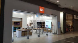 Avenida Poznań z salonem Xiaomi Mi Store BIZNES, IT i technologie - Avenida Poznań kontynuuje strategię poszerzania oferty dla klientów – do grona najemców dołączyła marka Xiaomi Mi Store. Na powierzchni 88 mkw. klienci znajdą szeroką gamę produktów chińskiego brandu, a wśród nich popularne telefony oraz nowe na rynku telewizory Xiaomi.
