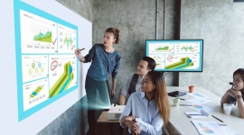 NOWE PRZENOŚNE PROJEKTORY LCD PANASONIC - WYSOKA JAKOŚĆ I DUŻY KONTRAST OBRAZÓW BIZNES, IT i technologie - Do biur i sal lekcyjnych: przenośne projektory z serii PT-LB426 oraz krótkoogniskowe projektory LCD z serii PT-TW381R cechują się lepszym kontrastem, udoskonaloną łącznością i elastycznością