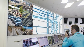 PANASONIC WPROWADZA NOWĄ SERIĘ MONITORÓW PROFESJONALNYCH VF2 NA RYNEK EUROPEJSKI BIZNES, IT i technologie - Urządzenia z serii VF2 charakteryzuje wyjątkowo cienka ramka o szerokości 0,44 mm, dzięki czemu sprawdzą się idealnie w branży handlu detalicznego, przestrzeniach publicznych i pomieszczeniach kontrolnych