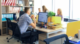 Zespoły hybrydowe w księgowości? Nic prostszego! BIZNES, IT i technologie - Home office wywróciło nasze życie do góry nogami. Dziś, gdy kluczowe obostrzenia zostały zdjęte, wiele biur zaczyna opracowywać plan powrotu do pracy. Propozycją, o której mówi się coraz częściej, są zespoły hybrydowe.