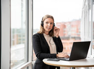 Rozmowa rekrutacyjna online może być skuteczna, czyli jak rekrutować w czasie pandemii i nie tylko. Poradnik HR-owca internet, praca - Pandemia Covid-19 skutecznie zachwiała rynkiem pracy. Przedsiębiorstwa działające w branżach, które korona-kryzys dotknął w największym stopniu, chcąc ratować swoją płynność finansową i utrzymać się na rynku, podejmowały niechcianą decyzję o redukcji zatrudnienia. Jednak nie wszystkie biznesy zostały zmuszone do tego kroku.