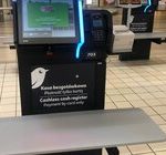 190-140-44 Auchan Retail Polska unowocześnia strefę płatności w swoich sklepach, oferując klientom większy wybór