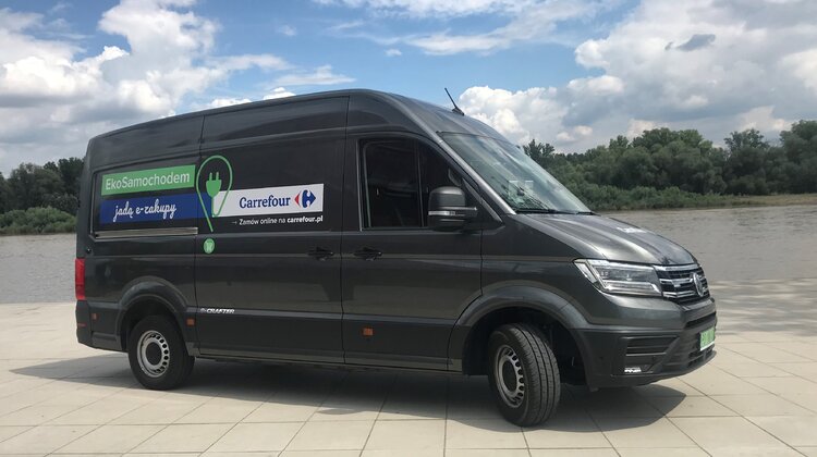 750-420-34 Innowacyjne e-samochody zasilą flotę sieci Carrefour