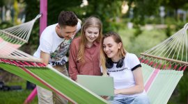 Bądź cyberbezpieczny na wakacjach