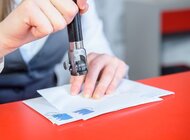 Pandemia przyspieszyła spadek tradycyjnej korespondencji technologie, ekonomia, biznes, finanse - Poczta Polska od ponad 10 lat odnotowuje spadki tradycyjnej korespondencji listowej. To efekt przede wszystkim zmian w sposobie komunikacji między ludźmi czy cyfryzacji społeczeństwa. Obecny stan epidemii także wpłynął negatywnie na rynek usług listowych.