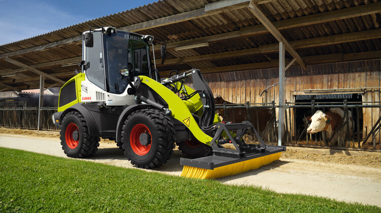 Ładowarka kołowa w rolnictwie. Wszechstronność i funkcjonalność technologie, rolnictwo - Pobieranie materiału z silosu, załadunek wozu paszowego, praca na pryzmie – to tylko kilka wybranych prac, do których przydatna będzie ładowarka kołowa. Przedstawiamy, jak wielofunkcyjna może być to maszyna oraz na co zwracać uwagę przy jej zakupie.