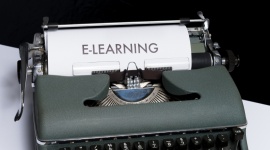 W pandemii rynek e-learningu rośnie na potrzebach biznesu BIZNES, IT i technologie - Języczkiem u wagi dla biznesu staje się w obszarze e-learningu cyberbezpieczeństwo i kwalifikacje cyfrowe - w tym wypełnianie luki kompetencyjnej zasobów IT wspierających rozwój firm.