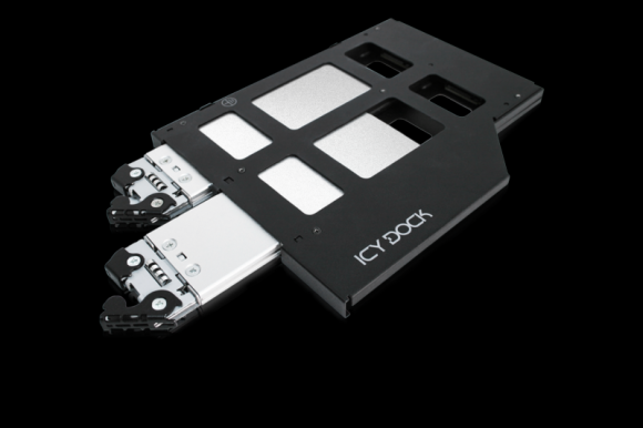 Zamień kieszeń CD/DVD na 2 dyski SSD M.2 NVMe z Icy Dock MB852M2PO-B LIFESTYLE, IT i technologie - ToughArmor MB852M2PO-B zamienia starszą kieszeń CD/DVD na 2 szybkie dyski SSD M.2 NVMe.