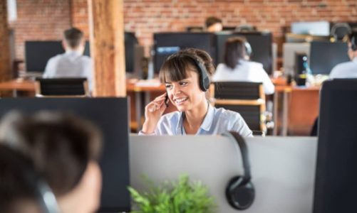 Sztuczna inteligencja i automatyzacja w nowej wersji IFS Customer Engagement