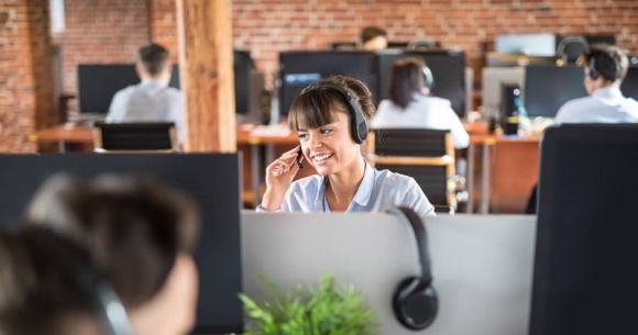 Sztuczna inteligencja i automatyzacja w nowej wersji IFS Customer Engagement