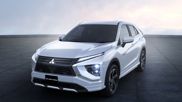 Światowa premiera Mitsubishi Eclipse Cross PHEV nowe produkty, usługi, przemysł ciężki - Firma MITSUBISHI MOTORS CORPORATION (MMC) zaprezentowała dzisiaj odnowiony model ECLIPSE CROSS - SUV-a wyróżniającego się eleganckim, sportowym wyglądem, znakomitym prowadzeniem i podwyższonym komfortem jazdy. Model ten będzie w Europie oferowany z hybrydowym układem napędowym plug-in (PHEV), aby spełnić zróżnicowane potrzeby klientów, którzy szukają alternatywy bardziej zrównoważonej środowiskowo.