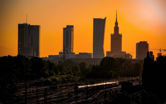 Miasto Stołeczne Warszawa wybiera e-point na doradcę technologicznego BIZNES, IT i technologie - Spółka e-point SA wygrywa kolejny przetarg z sektora publicznego. Projekt dotyczy usług doradczych w zakresie przygotowania założeń i specyfikacji dla cyfrowego rozwiązania mikro-nawigacji na terenie Warszawy oraz 16 gmin Warszawskiego Obszaru Funkcjonalnego.