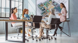 DWIE NOWE SERIE PROFESJONALNYCH MONITORÓW 4K FIRMY PANASONIC BIZNES, IT i technologie - Seria SQE1 to profesjonalne monitory klasy premium przeznaczone do pracy w trybie całodobowym w środowiskach korporacyjnych i punktach informacji publicznej. Seria CQE1 to ekonomiczne urządzenia, które doskonale sprawdzą się w salach lekcyjnych oraz instalacjach digital signage