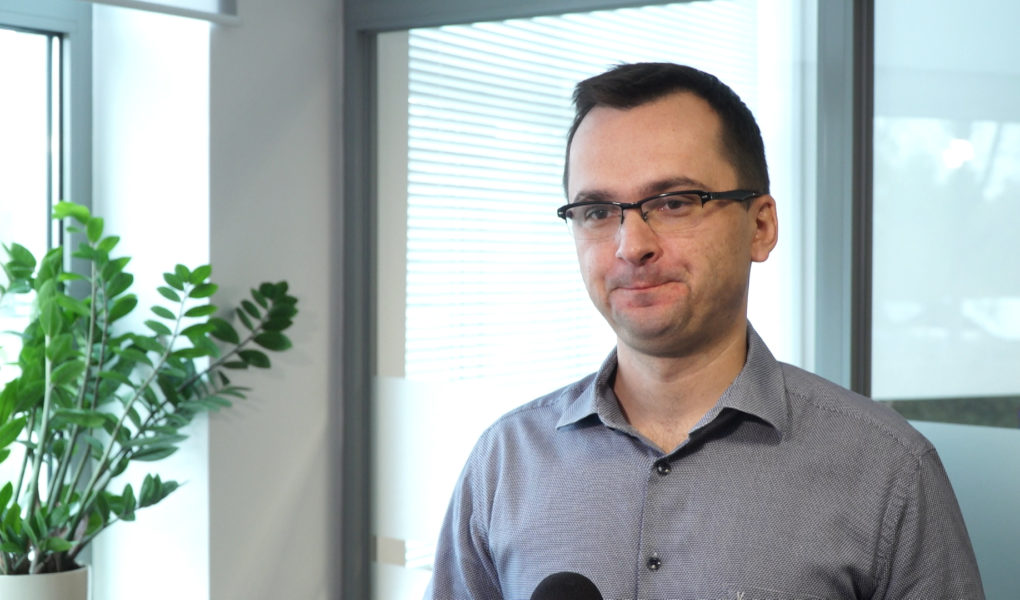 Branża filmowa i telewizyjna przechodzi na zdalną produkcję. Pomagają w tym nowe technologie i sztuczna inteligencja