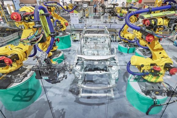FANUC dostarczy 1400 robotów do VW