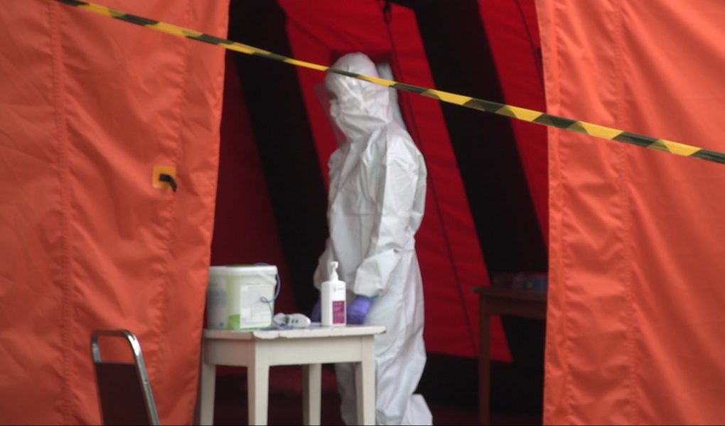 pandemia-zdj1_2 Amerykańscy naukowcy twierdzą, że koronawirus dostaje się do mózgu. Skutki jego działania mogą być długotrwałe